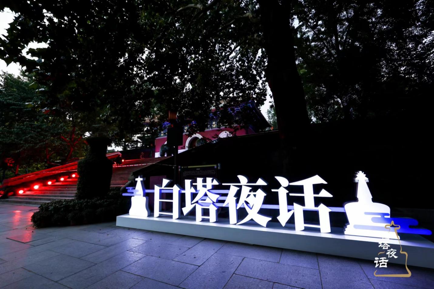 在公园里玩滑板
描述已自动生成