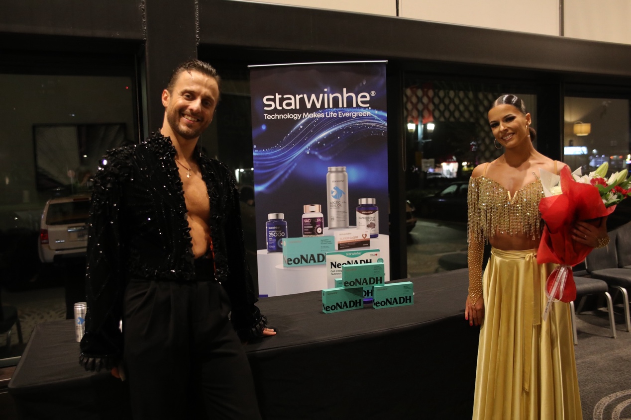 男人和女人在跳舞
AI 生成的内容可能不正确。